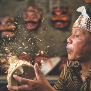 Workshop melukis bersama Tri