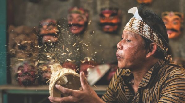 Workshop melukis bersama Tri